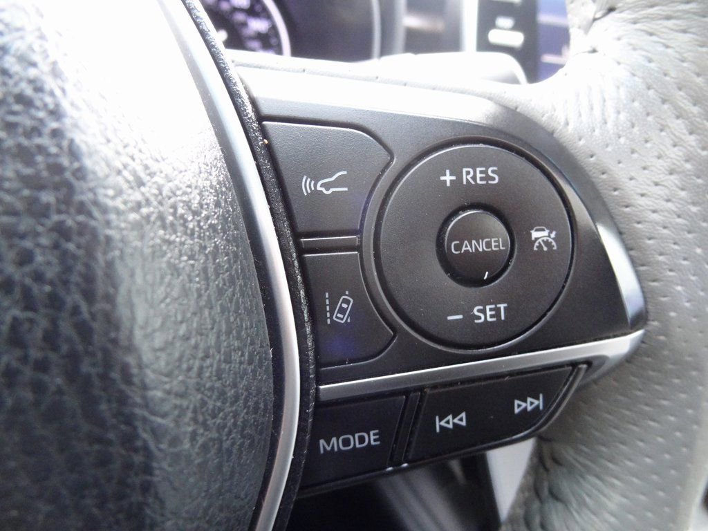 Used 2019 Toyota Avalon Limited image 31