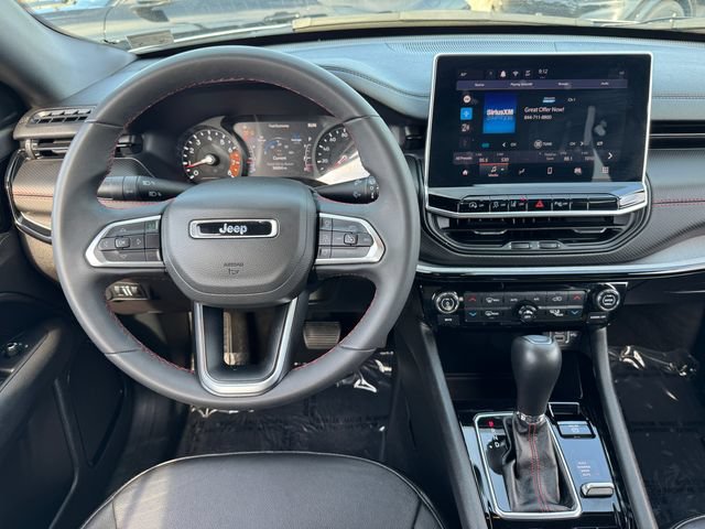 Used 2025 Jeep Compass Trailhawk AWD/4WD image 4