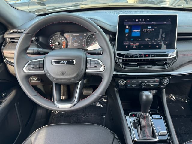 Used 2025 Jeep Compass Trailhawk AWD/4WD image 4