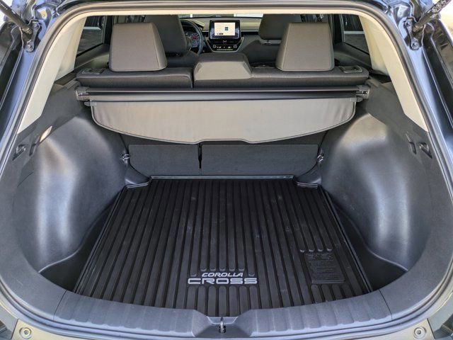 Used 2024 Toyota Corolla Cross LE image 19