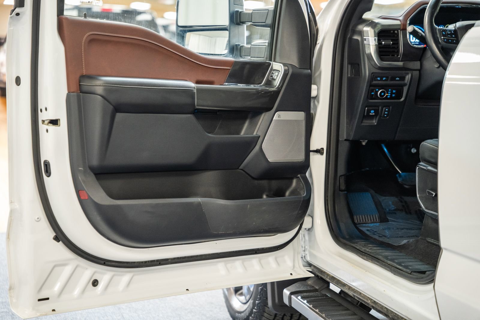 Certified 2023 Ford F150 Lariat w/ Equipment Group 502A High image 49