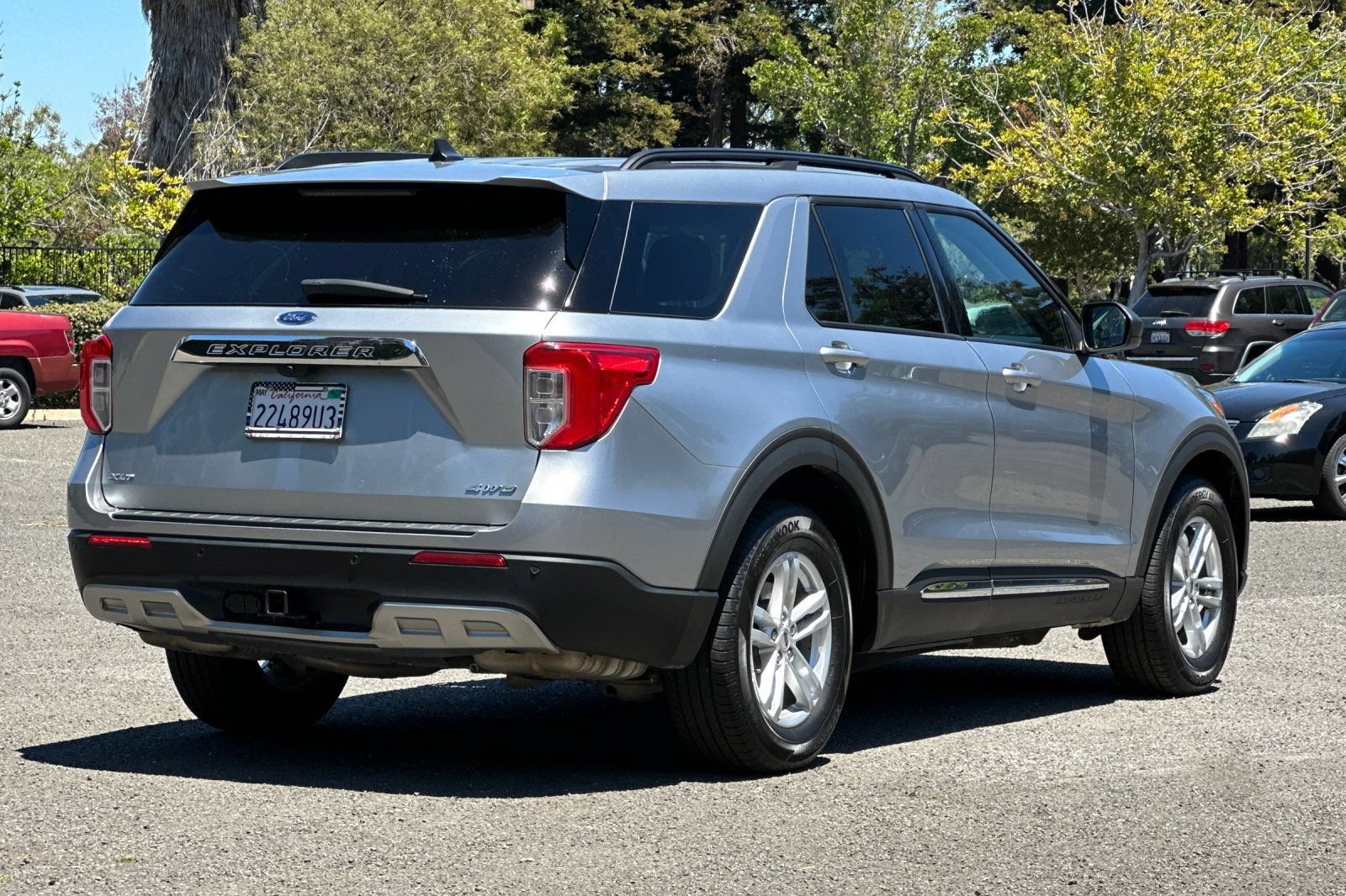 Certified 2023 Ford Explorer XLT w/ Equipment Group 202A AWD/4WD image 3