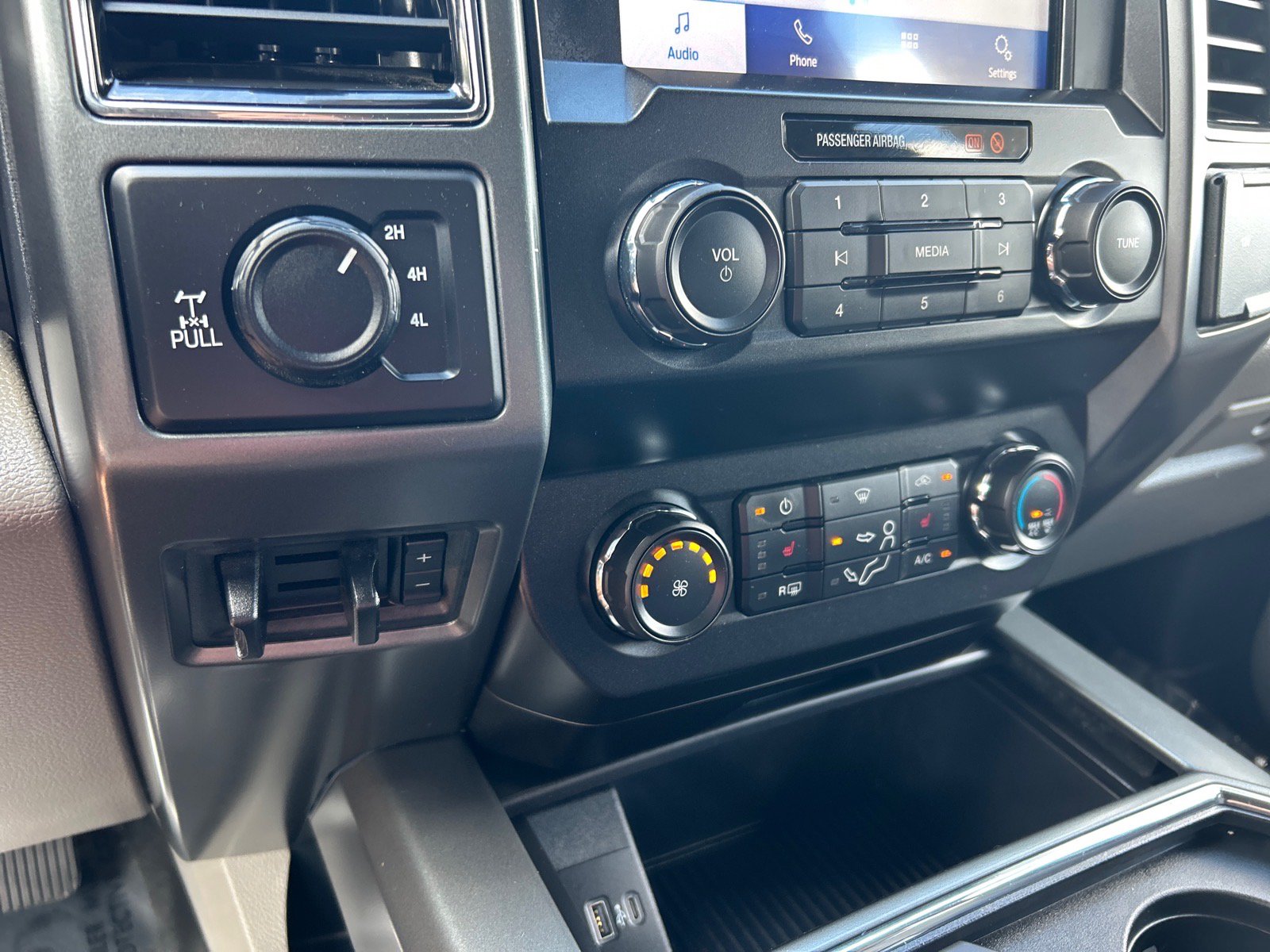 Certified 2022 Ford F350 XLT w/ XLT Premium Package AWD/4WD image 29
