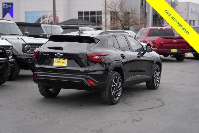 Used 2025 Chevrolet Trax RS w/ Sunroof Package image 3