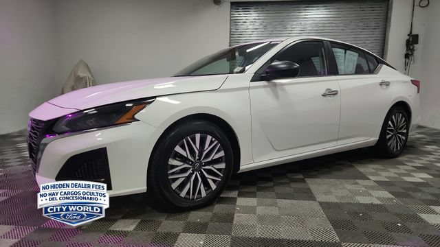 Used 2025 Nissan Altima 2.5 SV FWD image 4