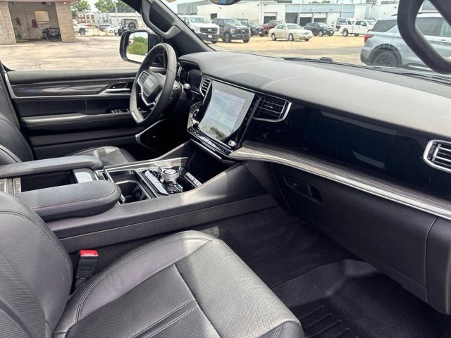 Used 2022 Jeep Wagoneer Series III w/ Premium Group I AWD/4WD image 18