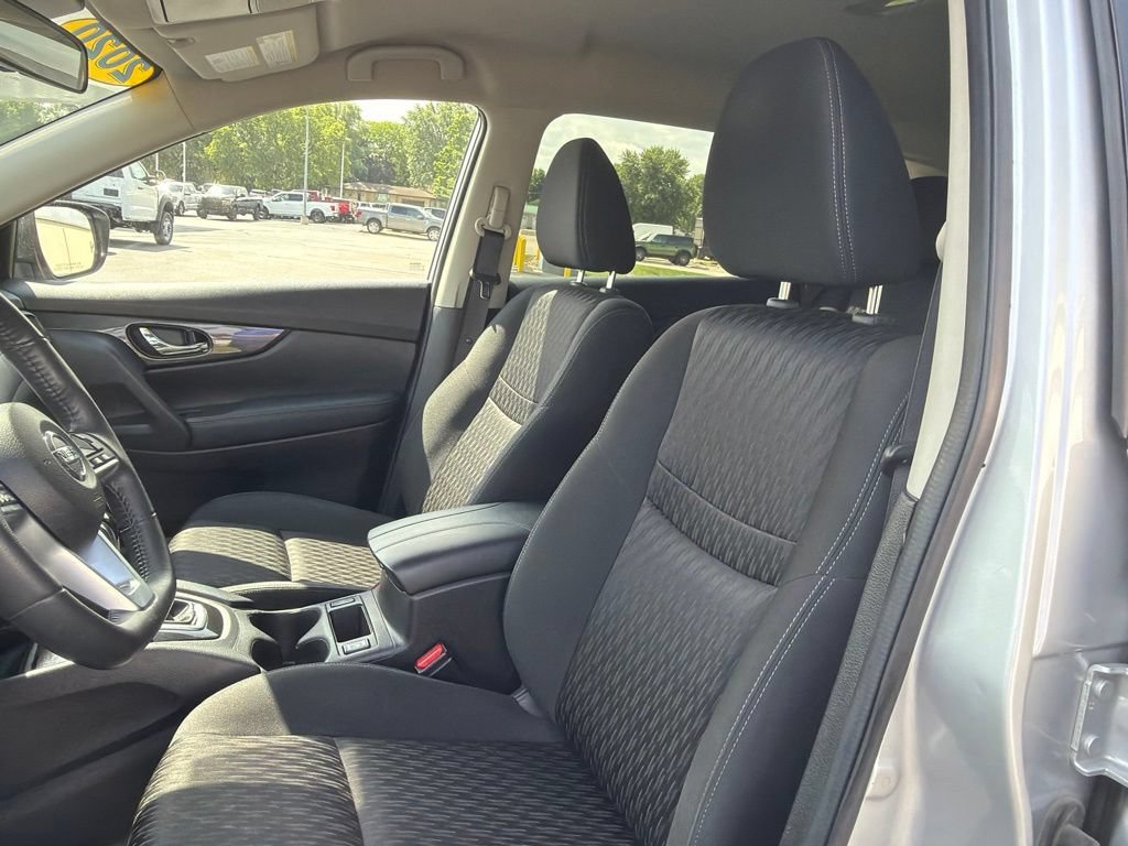 Used 2020 Nissan Rogue SV AWD/4WD image 12