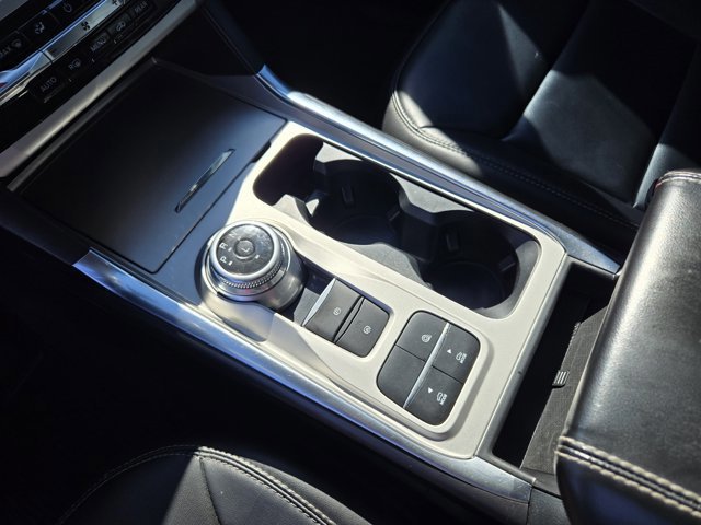 Certified 2022 Ford Explorer XLT w/ Equipment Group 202A image 18