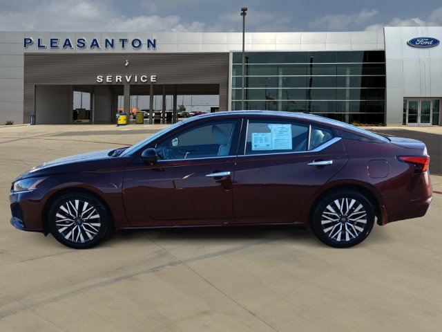 Used 2025 Nissan Altima 2.5 SV FWD image 2