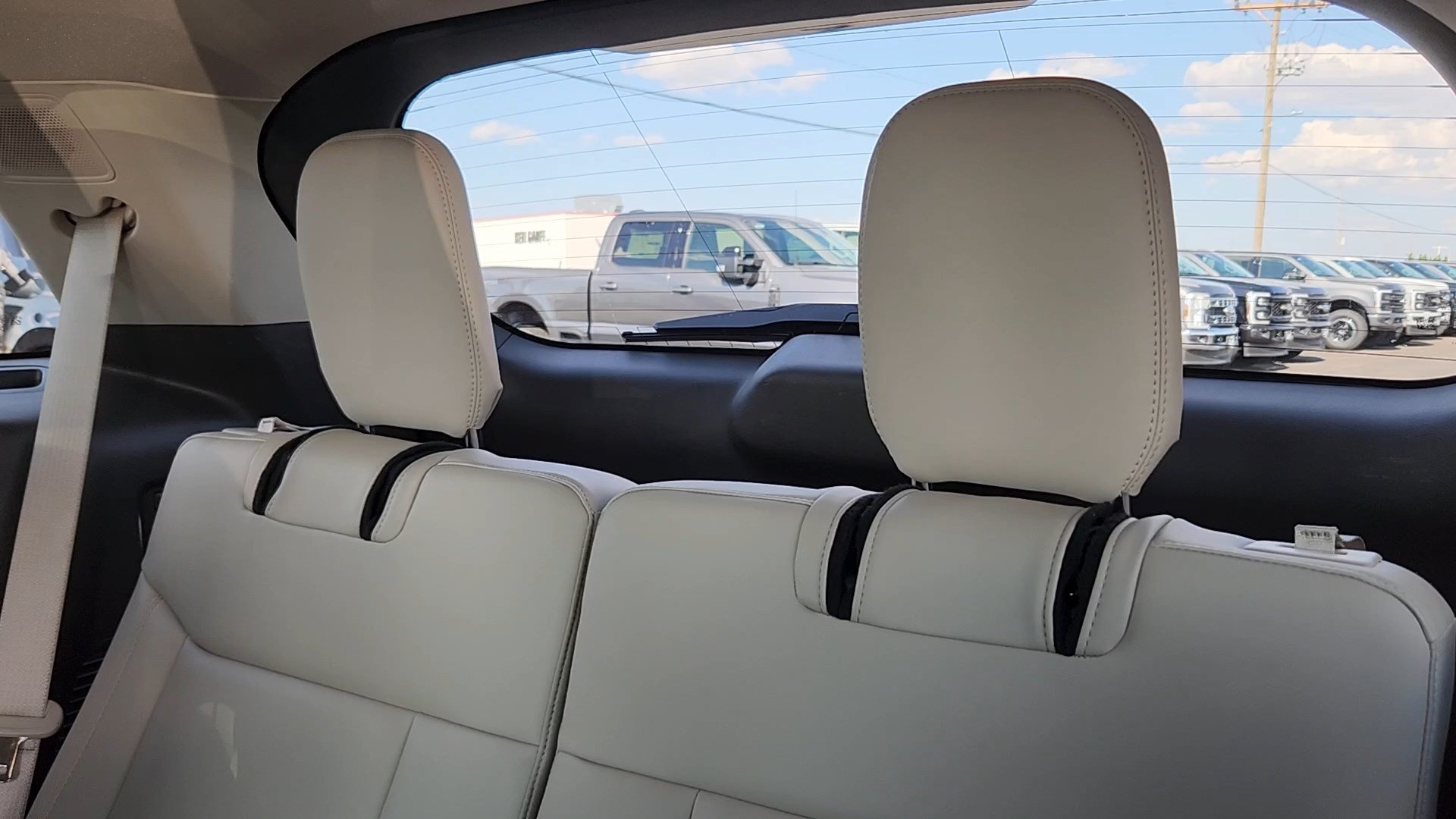 Certified 2022 Ford Explorer Platinum w/ Premium Technology Package AWD/4WD image 18