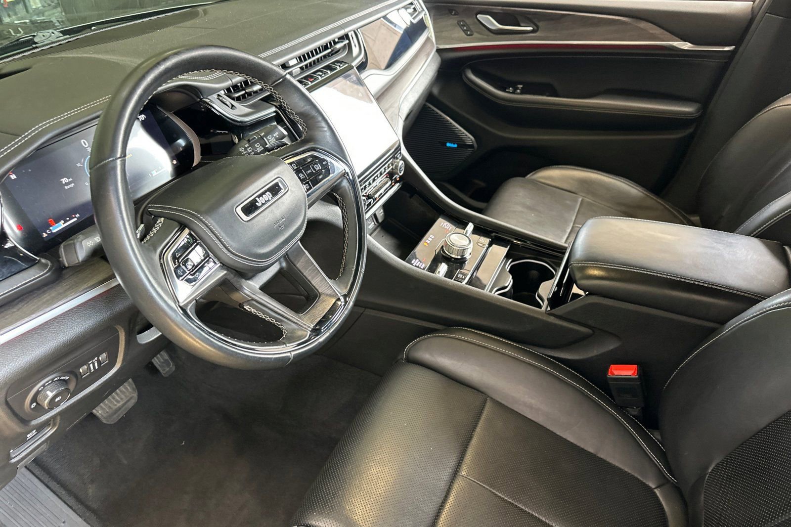 Used 2022 Jeep Grand Cherokee L Overland w/ Advanced Protech Group III image 9