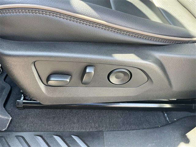 Used 2024 GMC Canyon Denali image 30