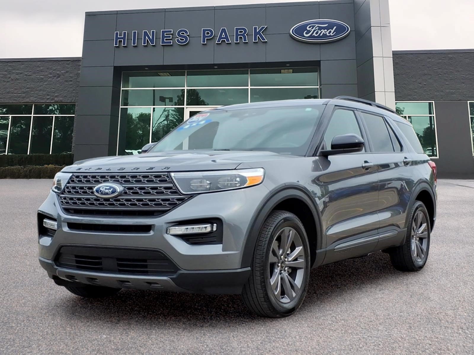 Certified 2024 Ford Explorer XLT w/ Equipment Group 202A AWD/4WD image 3