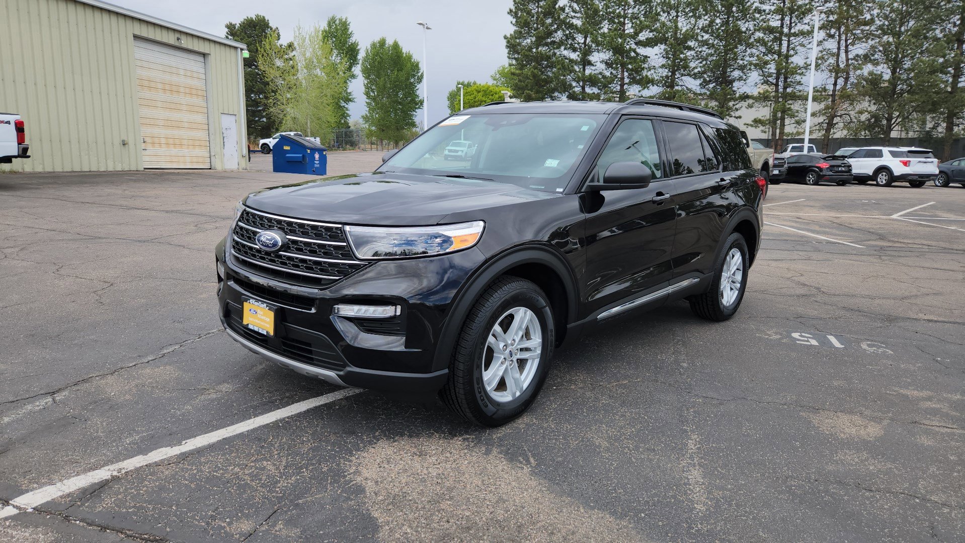 Certified 2023 Ford Explorer XLT w/ Equipment Group 202A AWD/4WD image 3