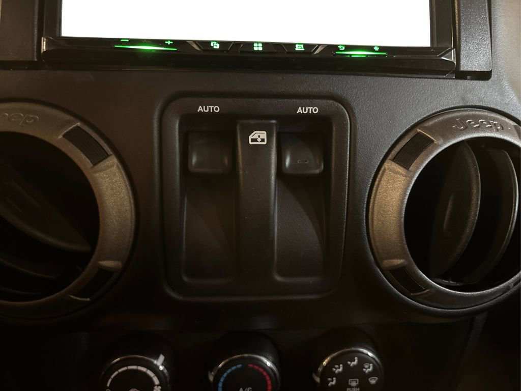Used 2017 Jeep Wrangler Sport w/ Quick Order Package 24S AWD/4WD image 34