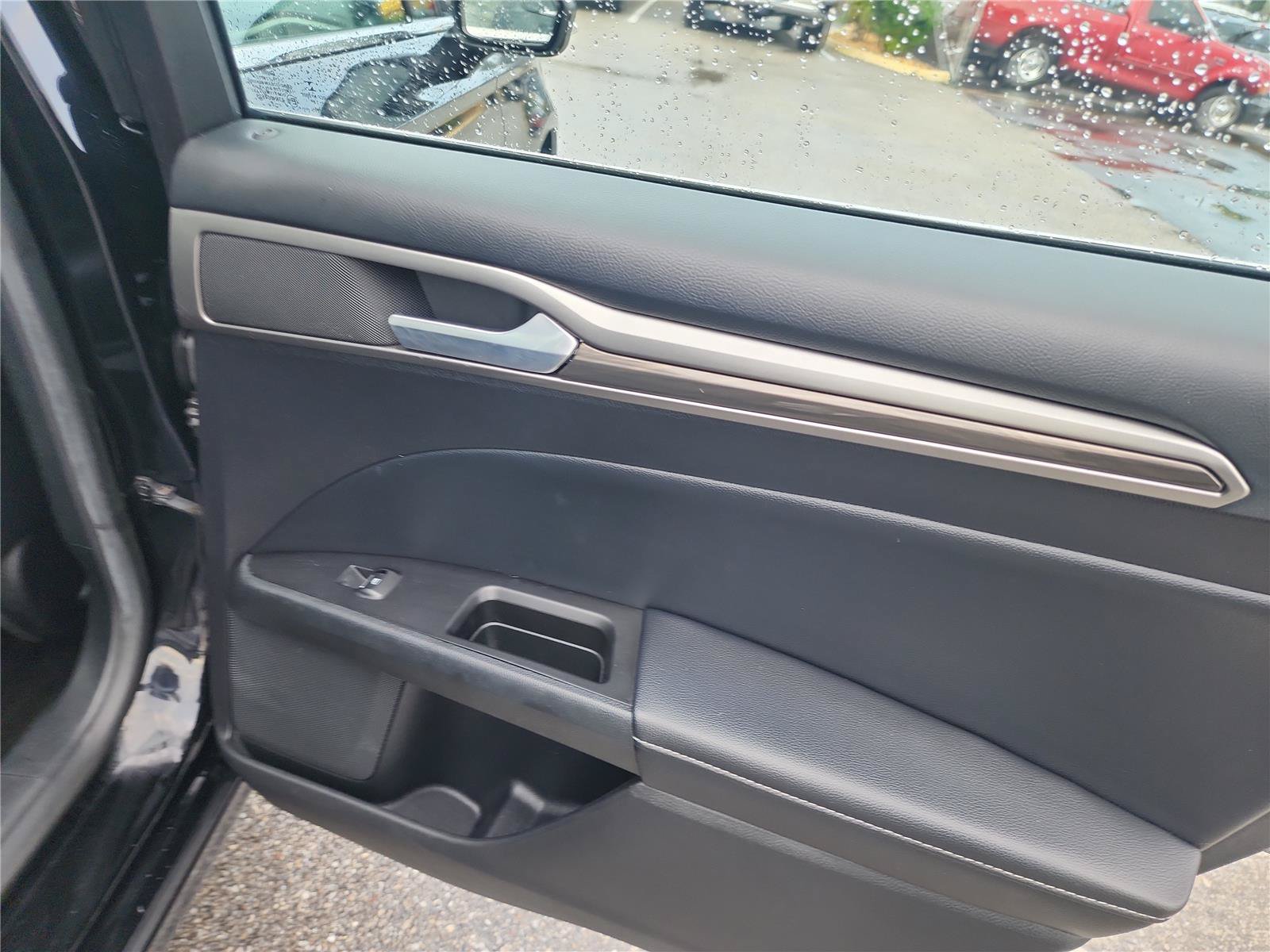 Certified 2018 Ford Fusion SE w/ Fusion SE Technology Package FWD image 15
