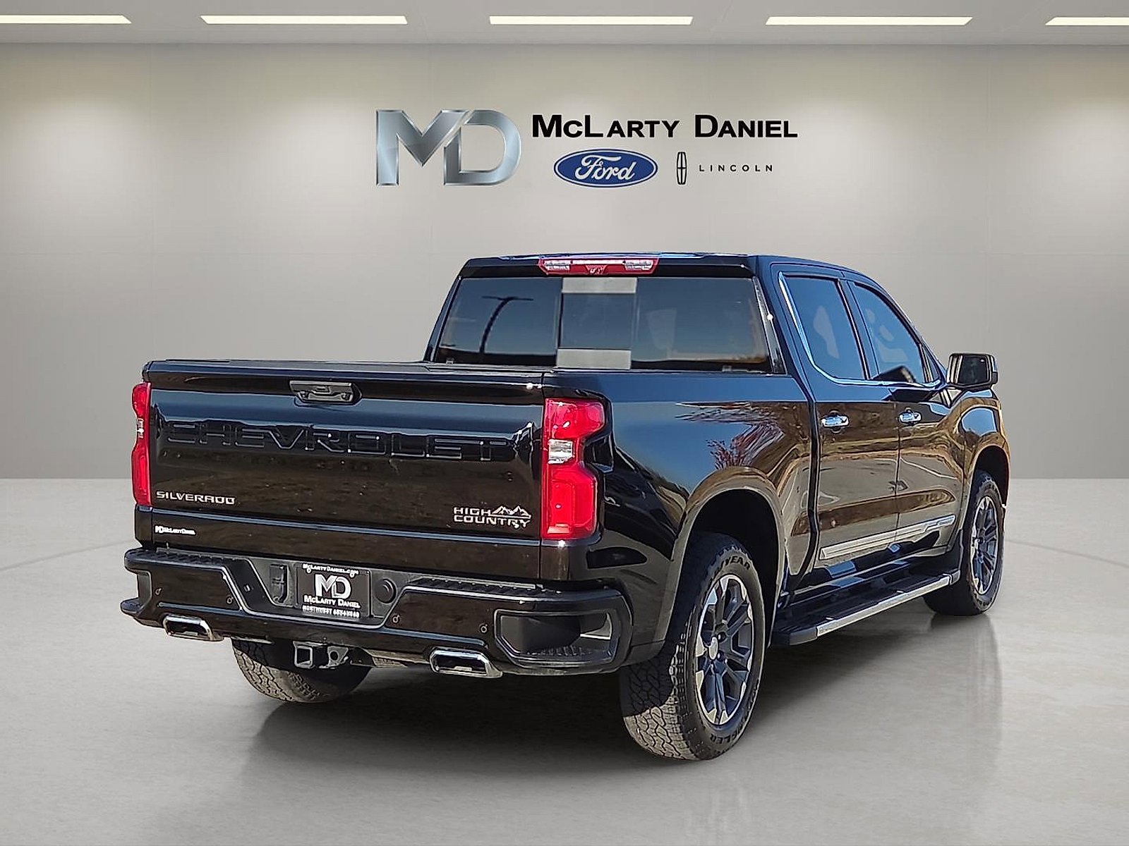 Used 2024 Chevrolet Silverado 1500 High Country w/ Technology Package image 5