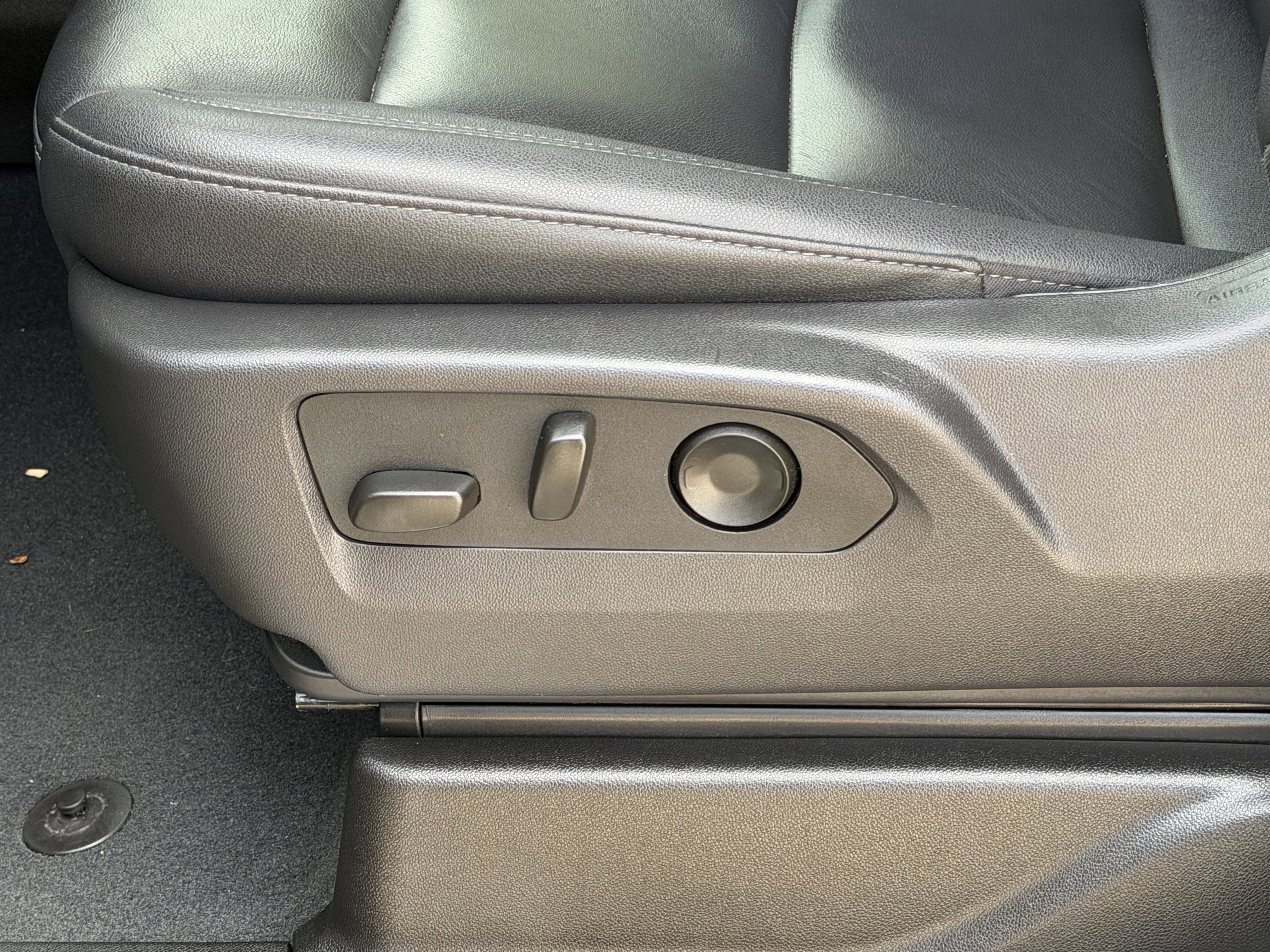 Used 2025 Chevrolet Tahoe LT AWD/4WD image 18
