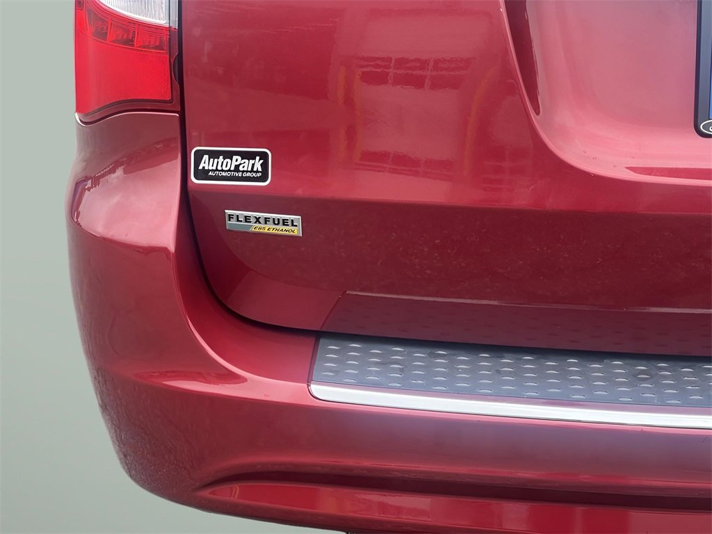 Used 2016 Chrysler Town & Country Touring image 12