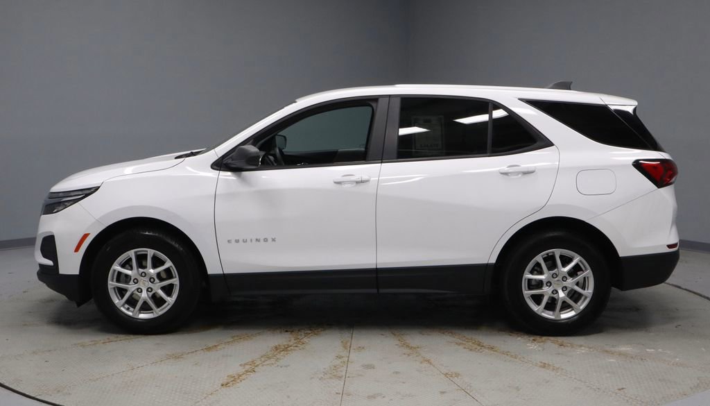 Used 2024 Chevrolet Equinox LS w/ LS Convenience Package image 2