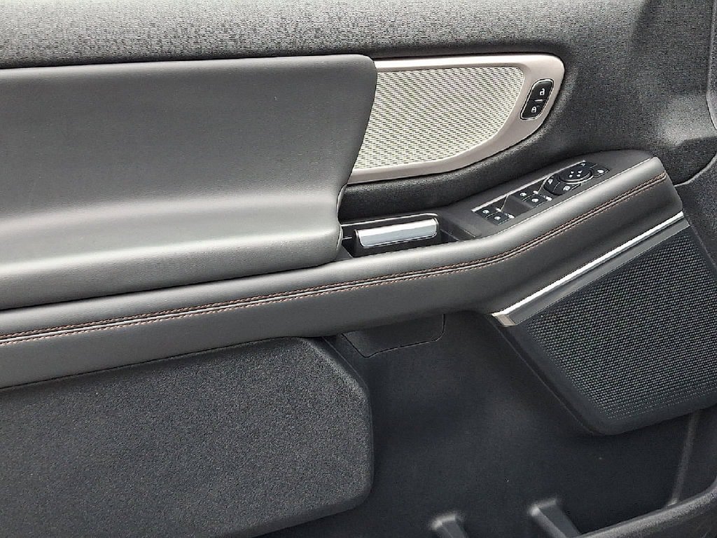 Certified 2025 Ford Expedition Active AWD/4WD image 14