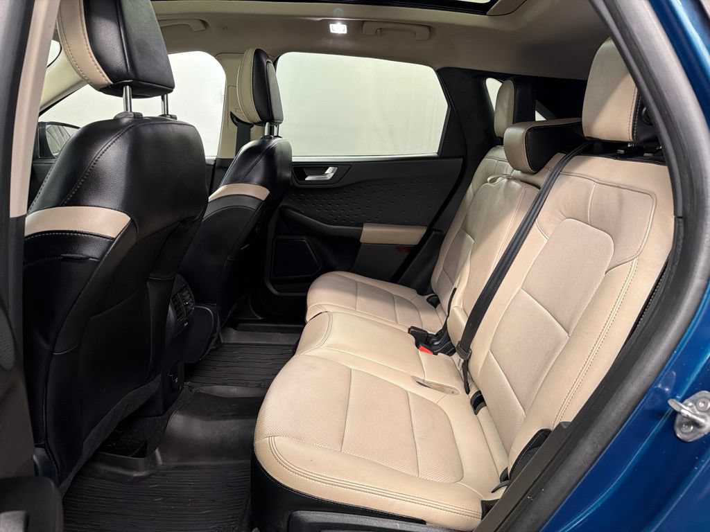 Certified 2020 Ford Escape Titanium AWD/4WD image 32