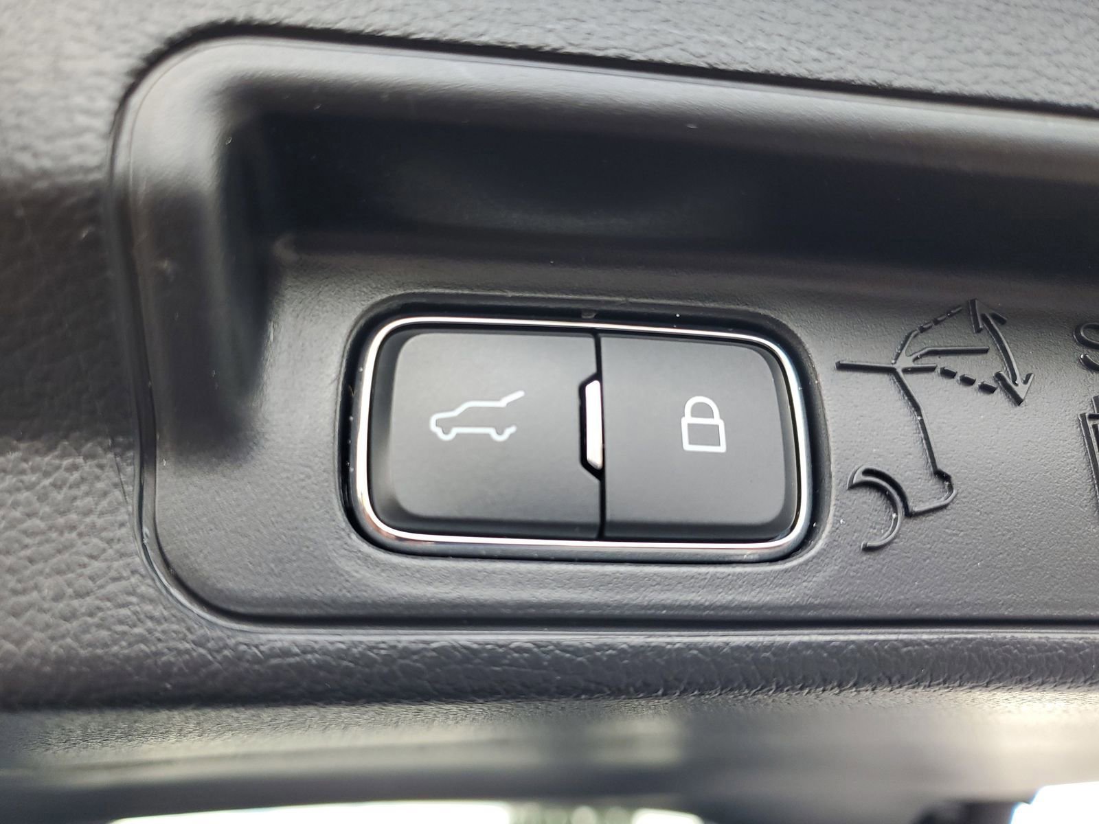 Certified 2025 Ford Explorer ST-Line w/ ST-Line Street Pack image 8