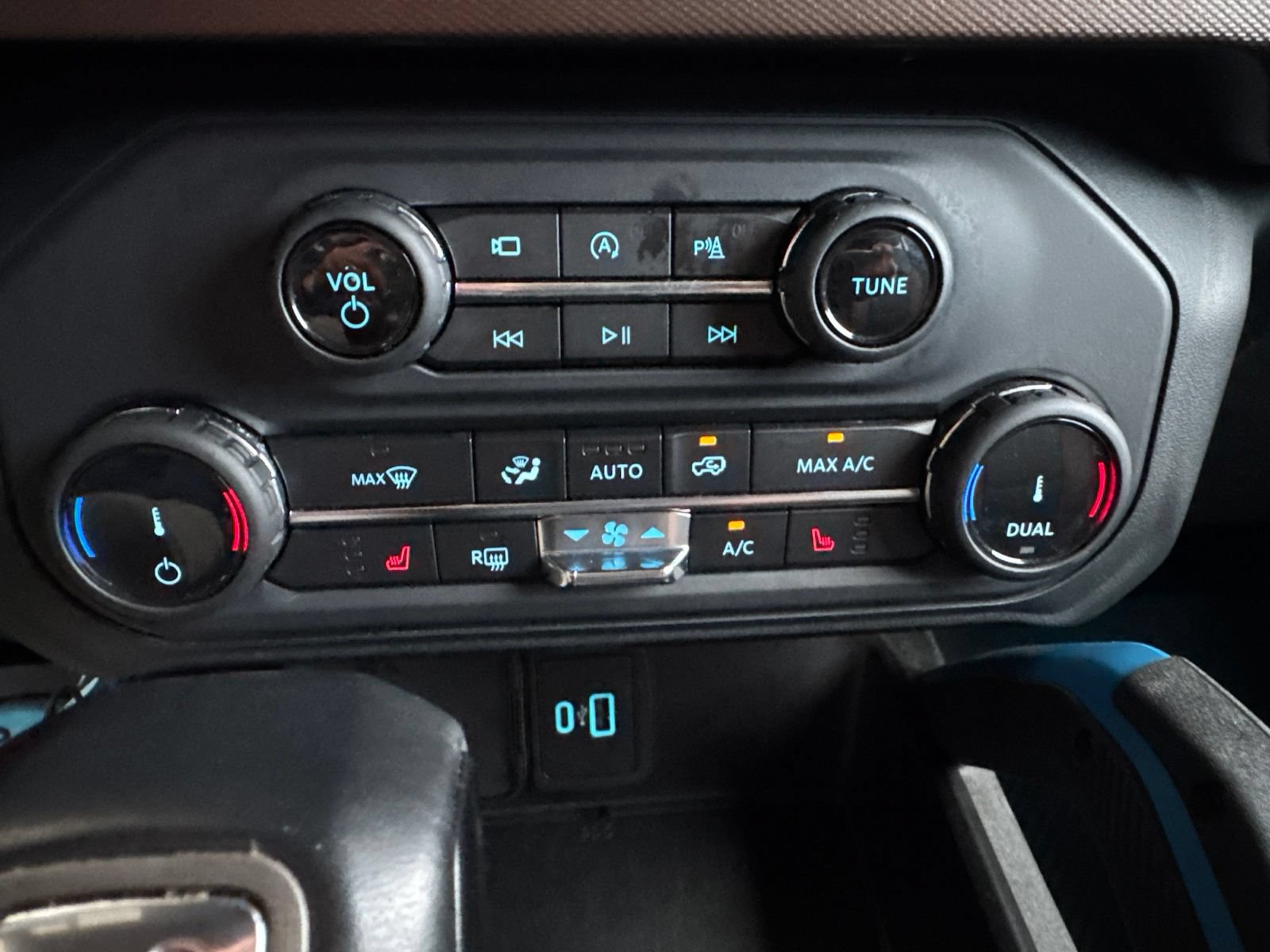Certified 2022 Ford Bronco Outer Banks AWD/4WD image 31