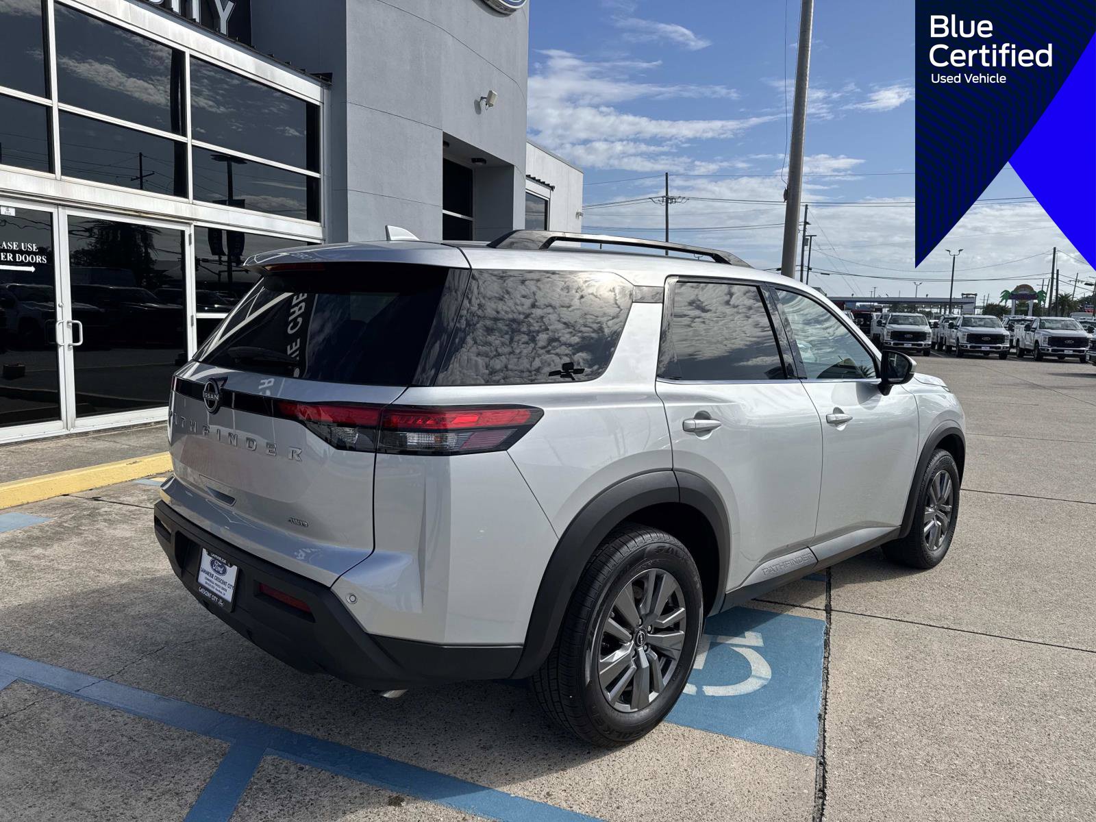 Used 2025 Nissan Pathfinder SV AWD/4WD image 11