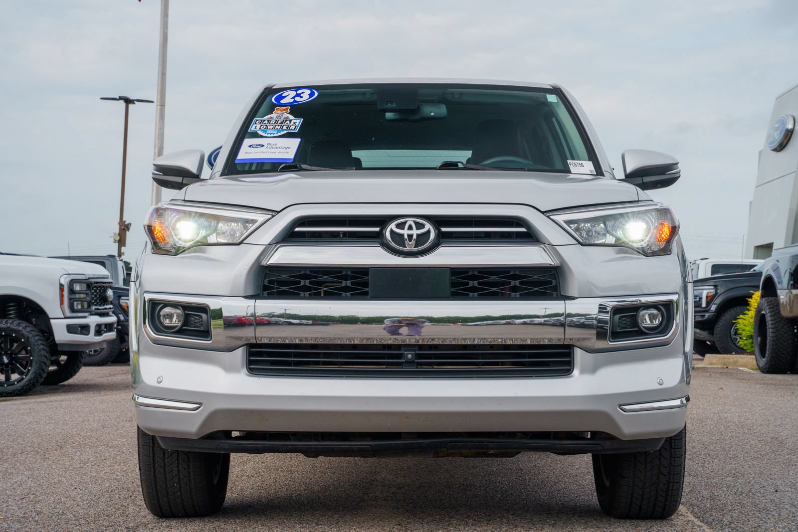 Used 2023 Toyota 4Runner Limited AWD/4WD image 2
