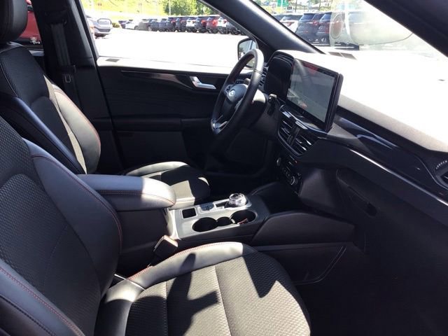 Certified 2025 Ford Escape ST-Line Elite w/ Class II Trailer Tow Package AWD/4WD image 11