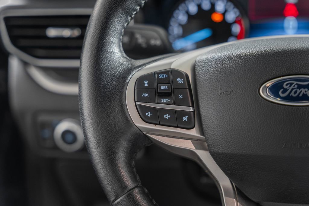 Certified 2021 Ford Explorer XLT w/ Equipment Group 202A image 33