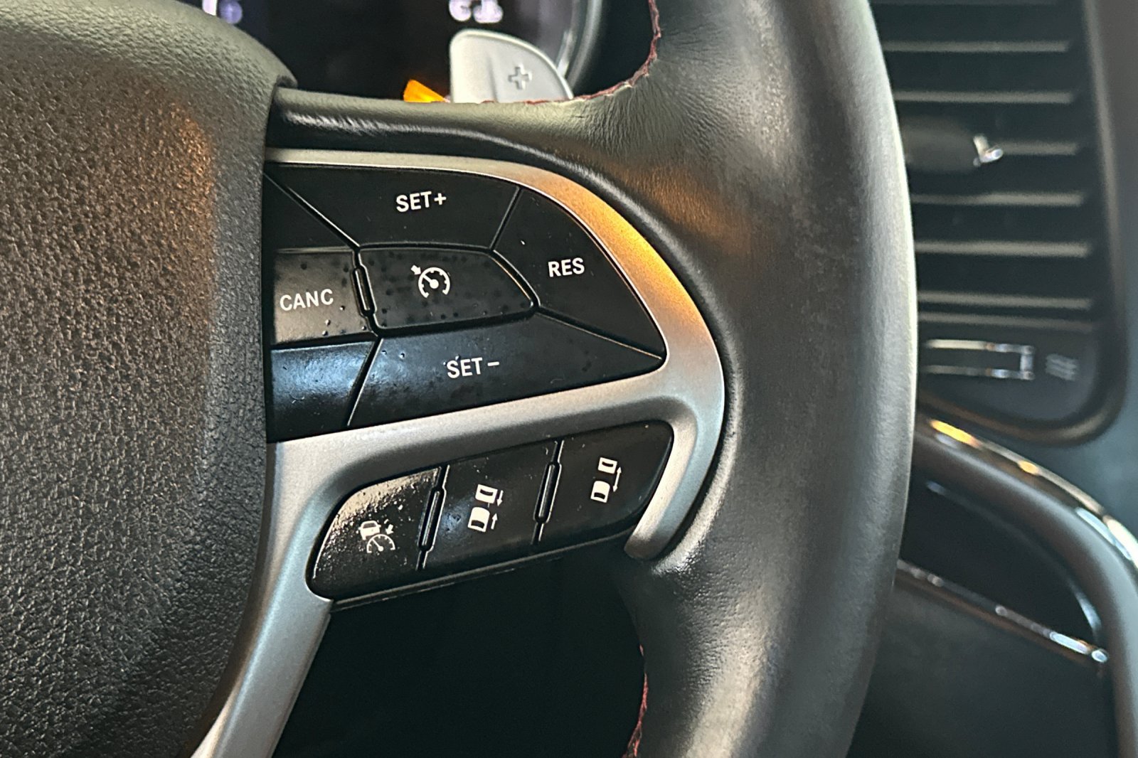Used 2018 Jeep Grand Cherokee Trailhawk w/ Trailhawk Luxury Group AWD/4WD image 39