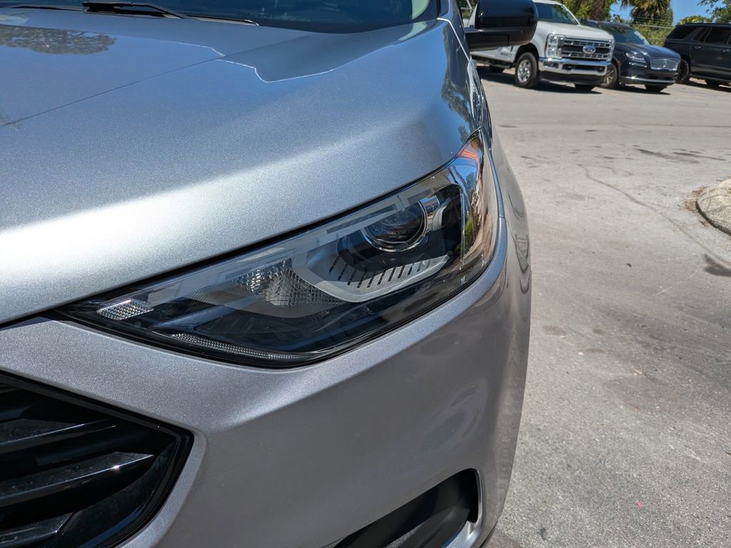 Certified 2024 Ford Edge SE w/ Black Appearance Package image 9