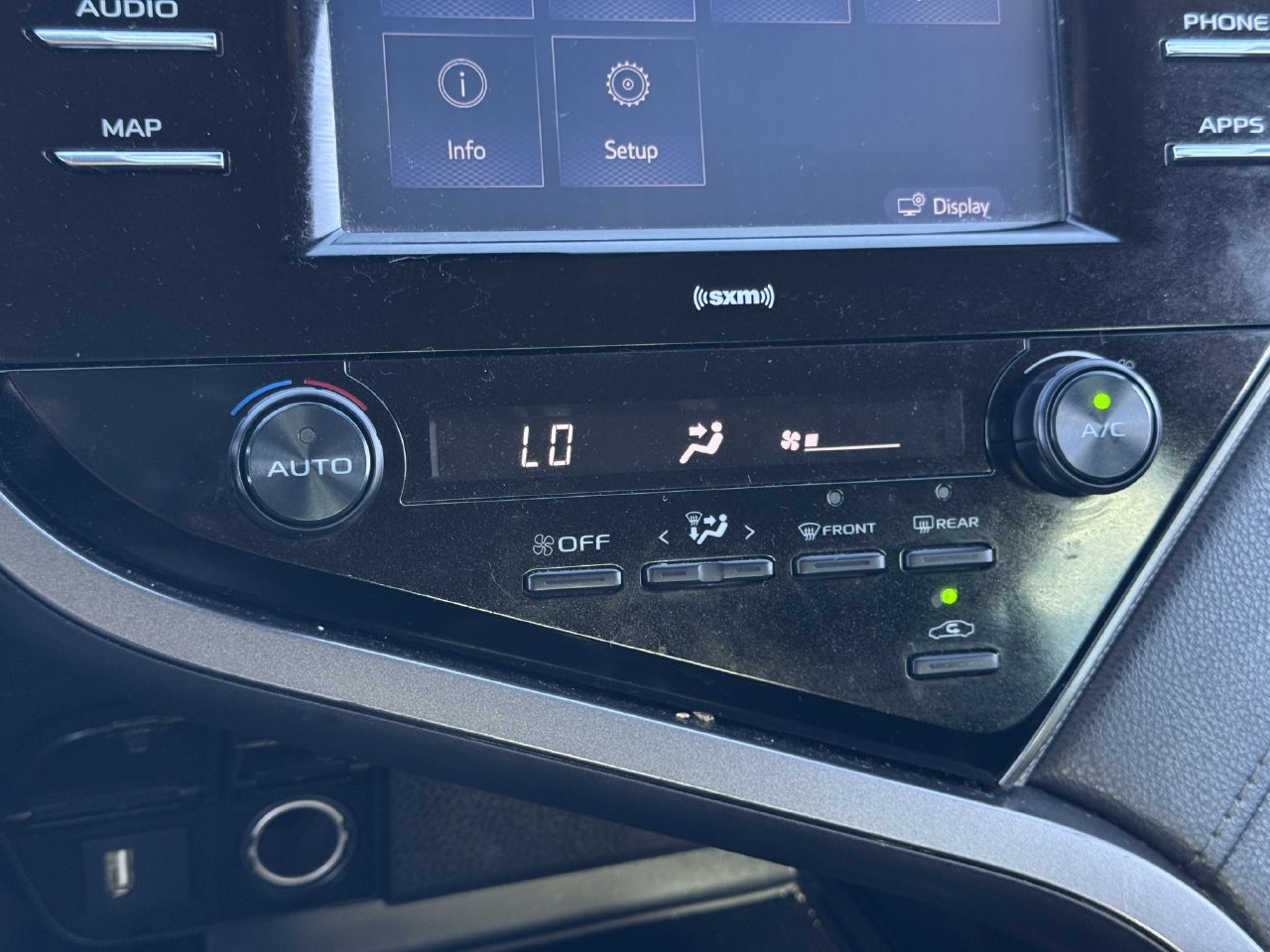 Used 2020 Toyota Camry SE FWD image 20