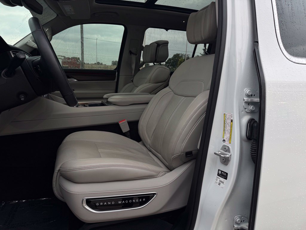 Used 2023 Jeep Grand Wagoneer 4WD image 5