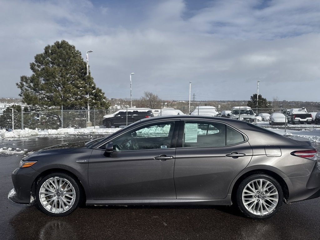 Used 2018 Toyota Camry XLE image 2