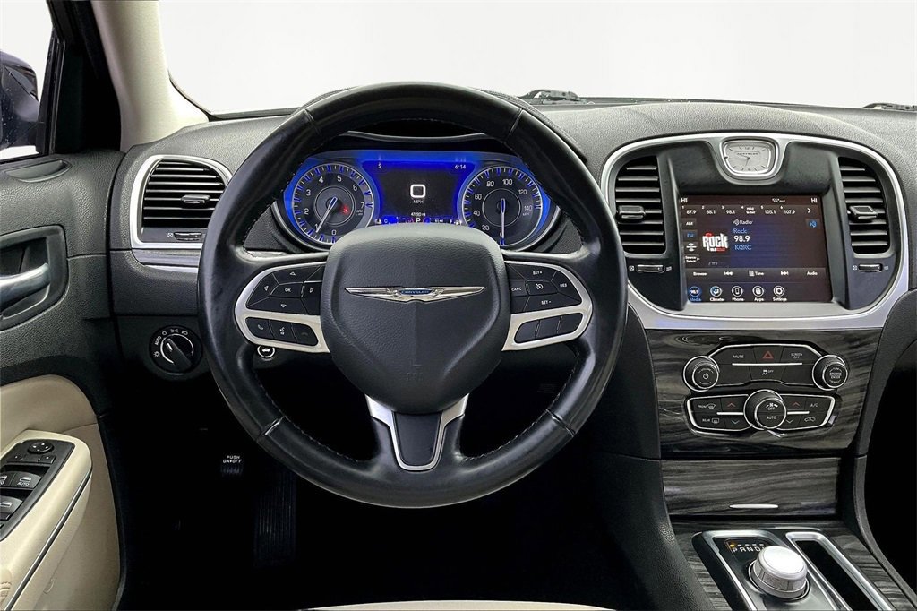 Used 2022 Chrysler 300 Touring w/ Sport Appearance Package image 7