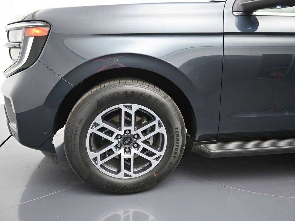 Certified 2025 Ford Expedition Active image 25