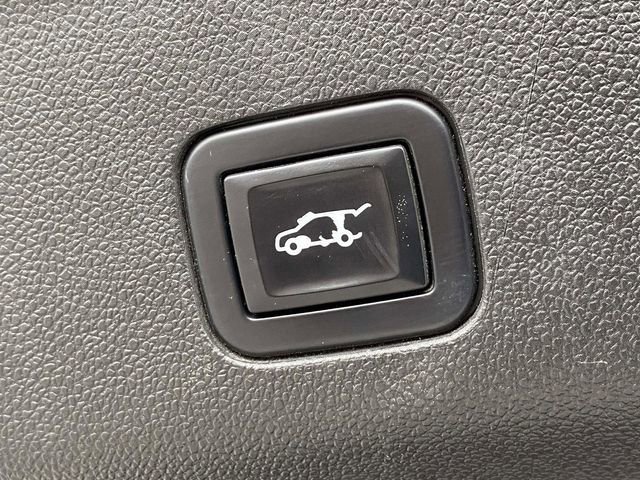 Used 2023 Chevrolet Suburban High Country image 16