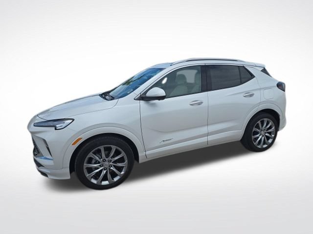 Used 2025 Buick Encore GX Avenir w/ Avenir Technology Package FWD image 6