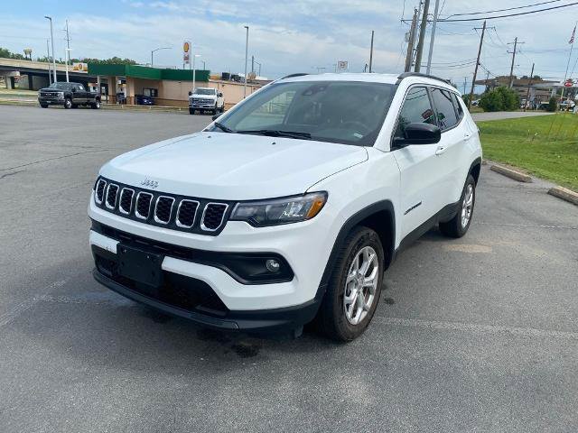 Used 2024 Jeep Compass Latitude AWD/4WD image 3