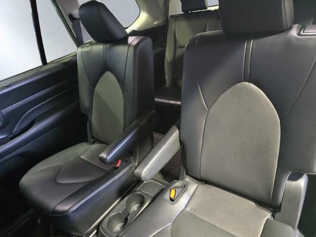 Used 2024 Toyota Grand Highlander AWD image 18