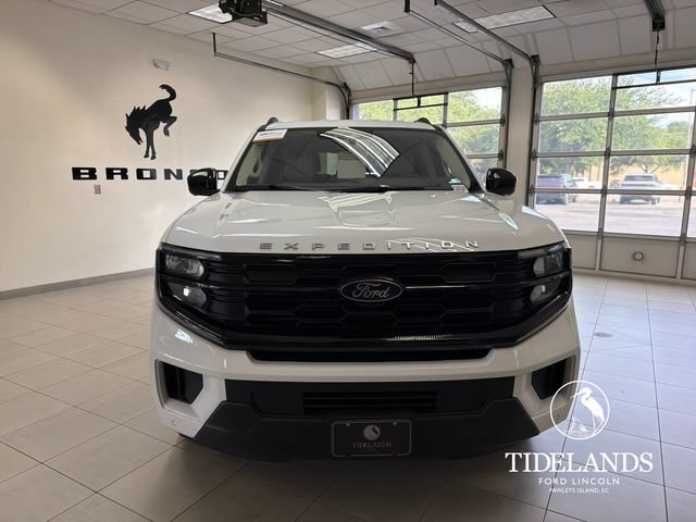 Certified 2025 Ford Expedition Active AWD/4WD image 3
