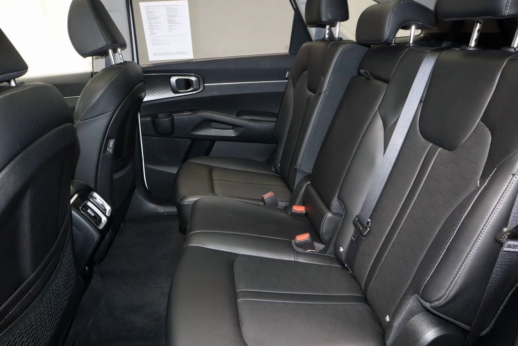 Used 2025 Kia Sorento S w/ Panoramic Sunroof Package image 23