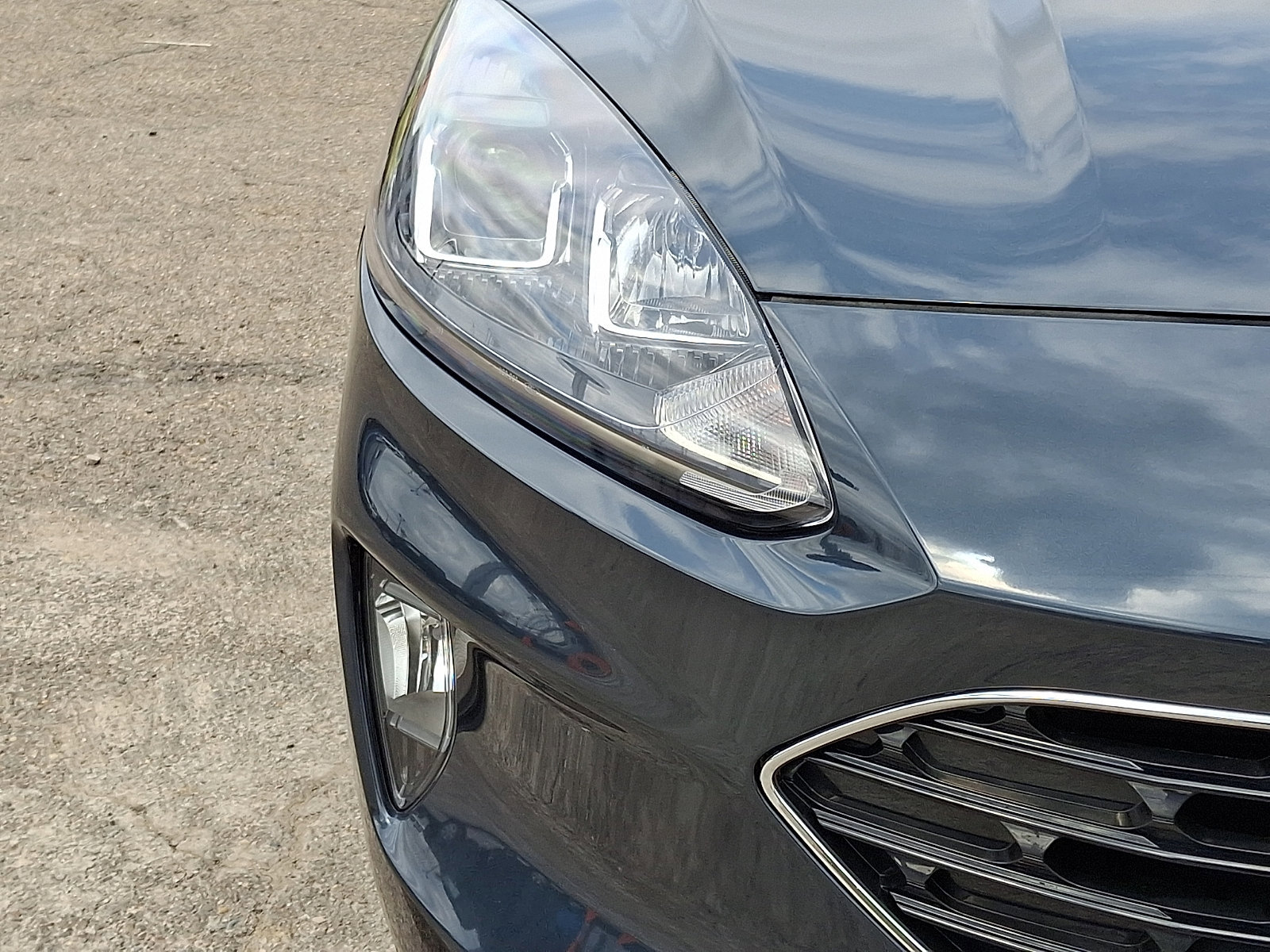 Certified 2022 Ford Escape SEL w/ SEL Stealth AWD Package image 9