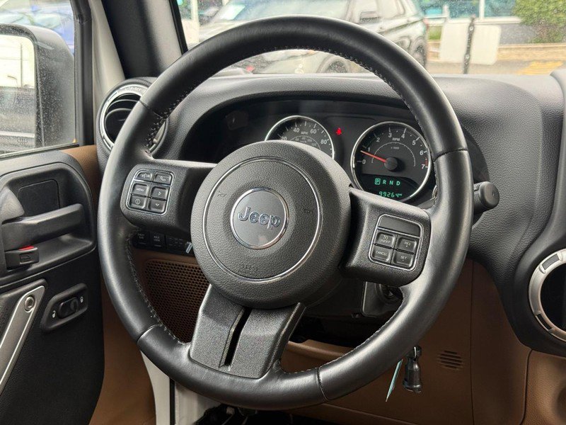 Used 2018 Jeep Wrangler Unlimited Rubicon w/ Dual Top Group AWD/4WD image 17
