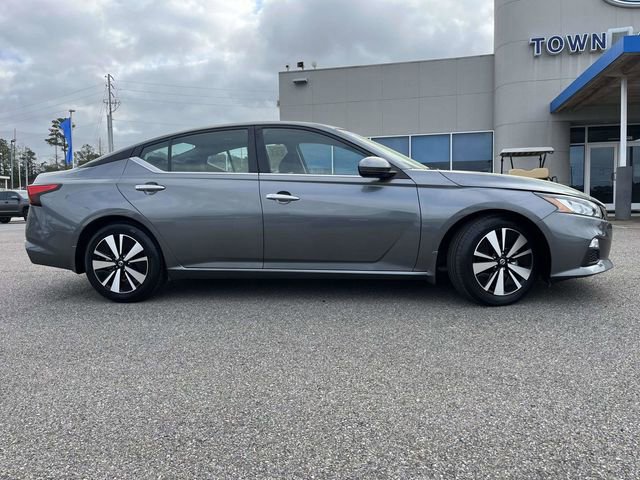 Used 2022 Nissan Altima 2.5 SV w/ SV Premium Package image 2