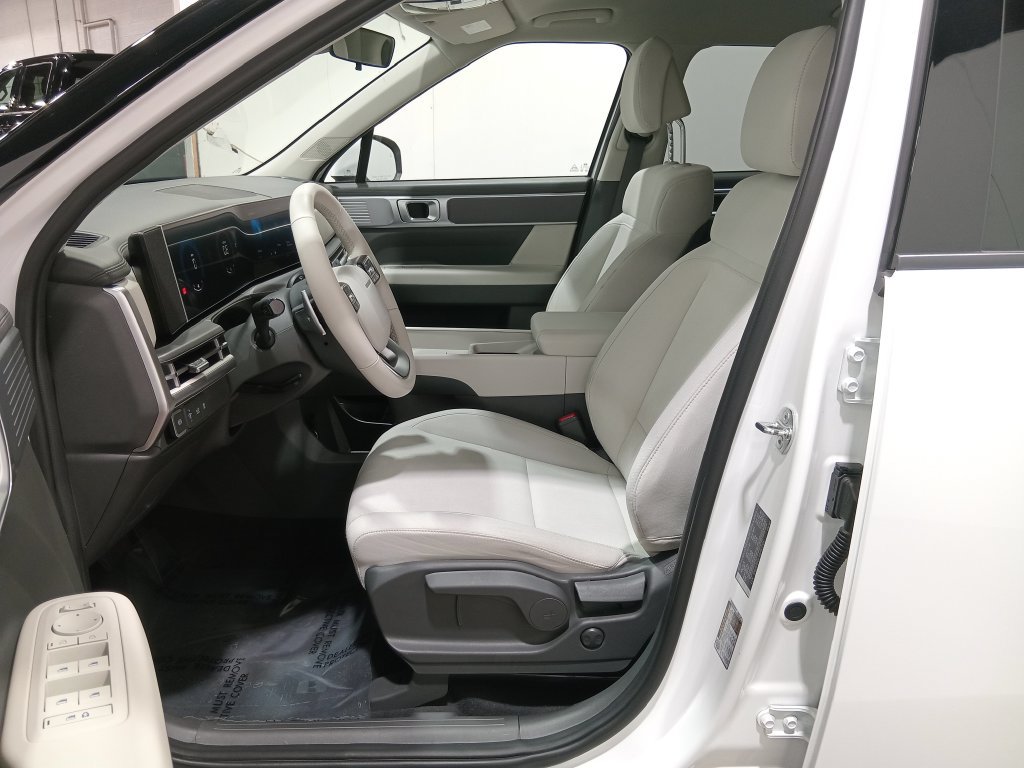 Used 2024 Hyundai Santa Fe SE AWD/4WD image 17