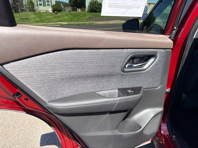Used 2023 Nissan Rogue SV AWD/4WD image 34